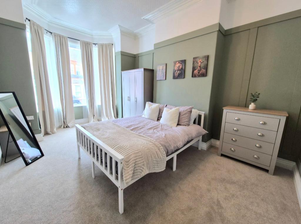 Lounge/Bedroom 4