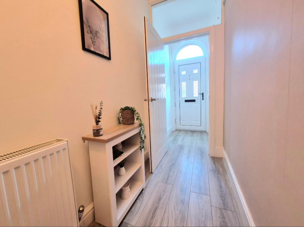 Vestibule/hallway