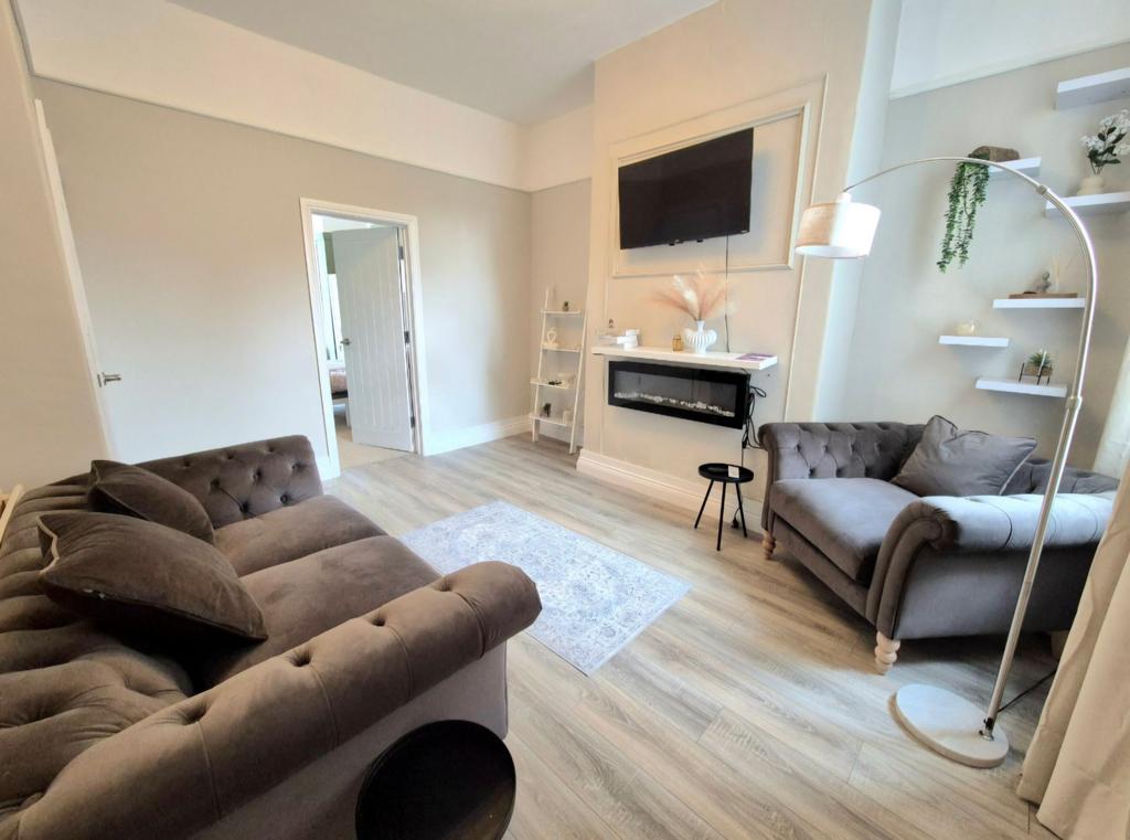 Sitting/dining room