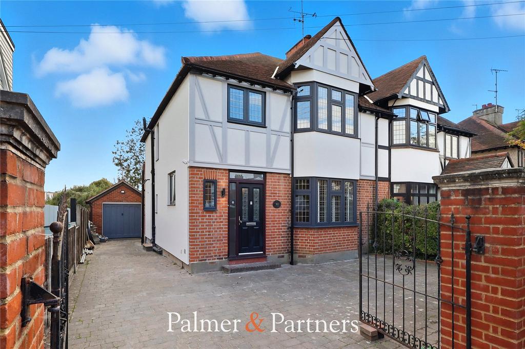 Vicarage Road, Chelmsford CM2 3 bed semi-detached house for sale - £675,000