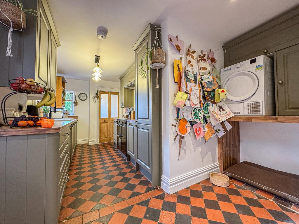 Kitchen (2)