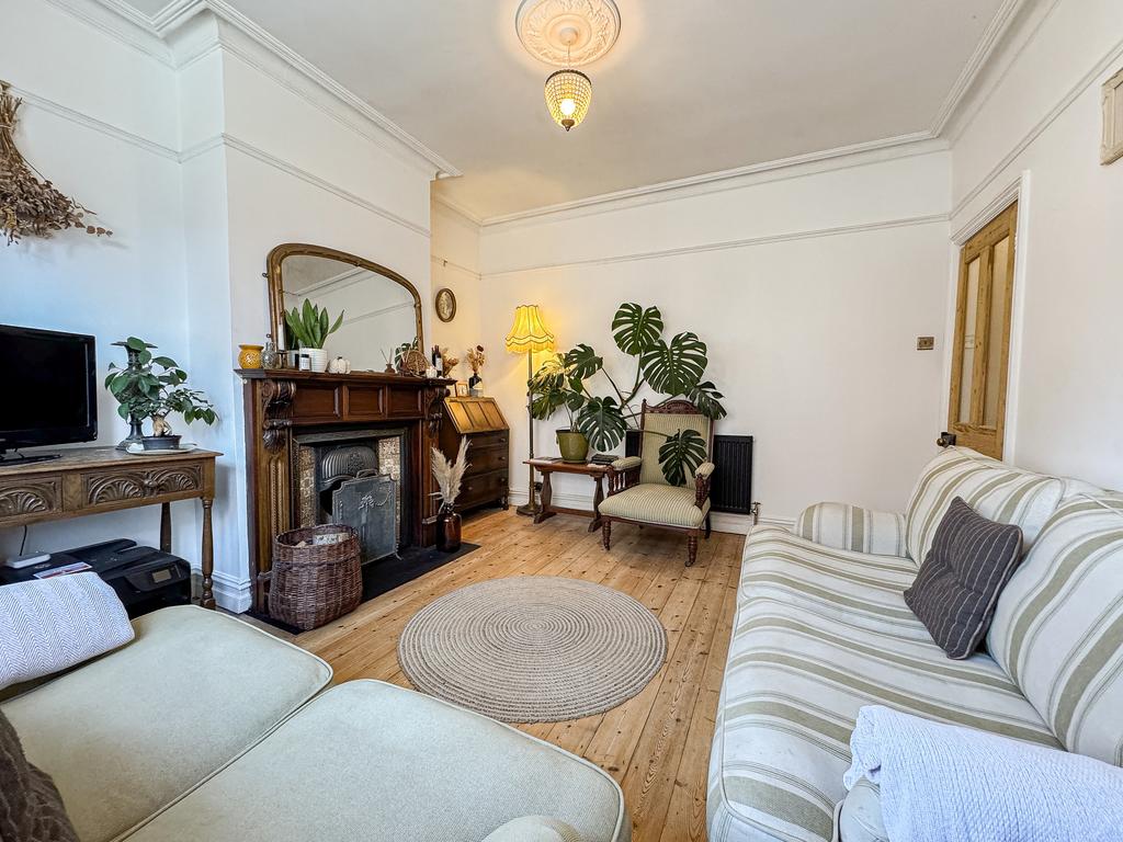 Living Room (2)