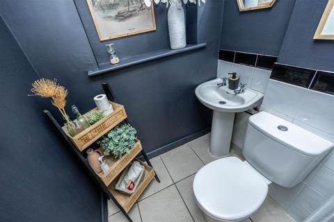 4 bedroom detached house for sale, The Paddock, Huddersfield HD5