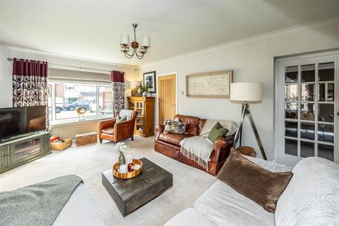 4 bedroom detached house for sale, The Paddock, Huddersfield HD5