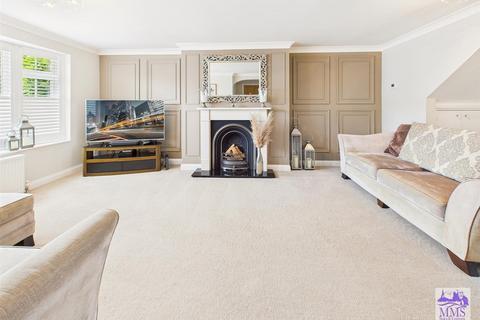 4 bedroom link detached house for sale, Fountain Road, Strood