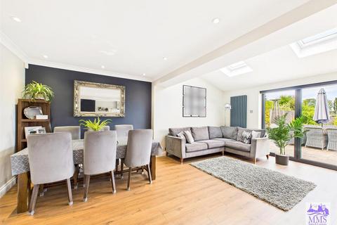 4 bedroom link detached house for sale, Fountain Road, Strood