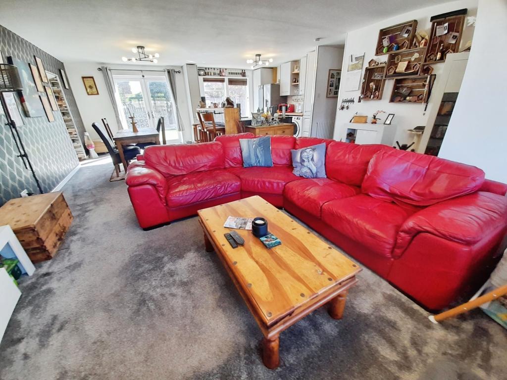 Pbox-living room-343370.jpg