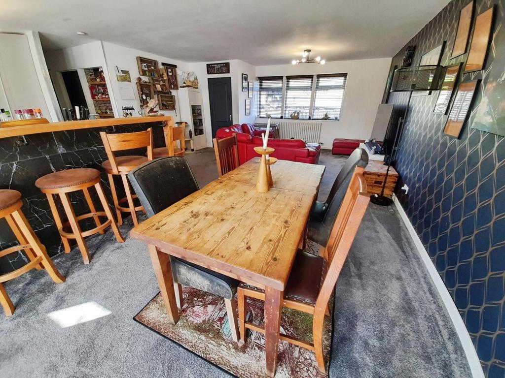 Pbox-dining room-343370.jpg