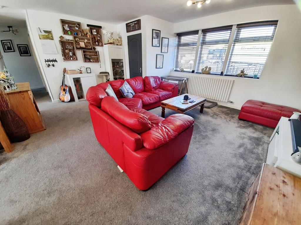 Pbox-living room-343370.jpg