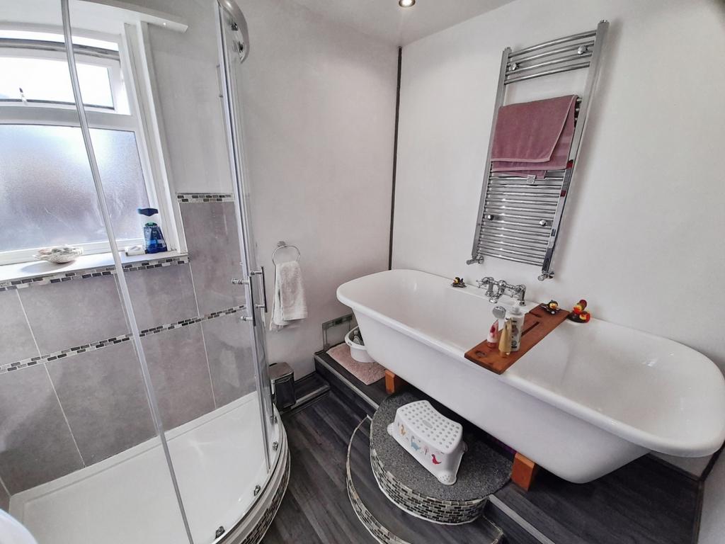 Pbox-bathroom-343370.jpg