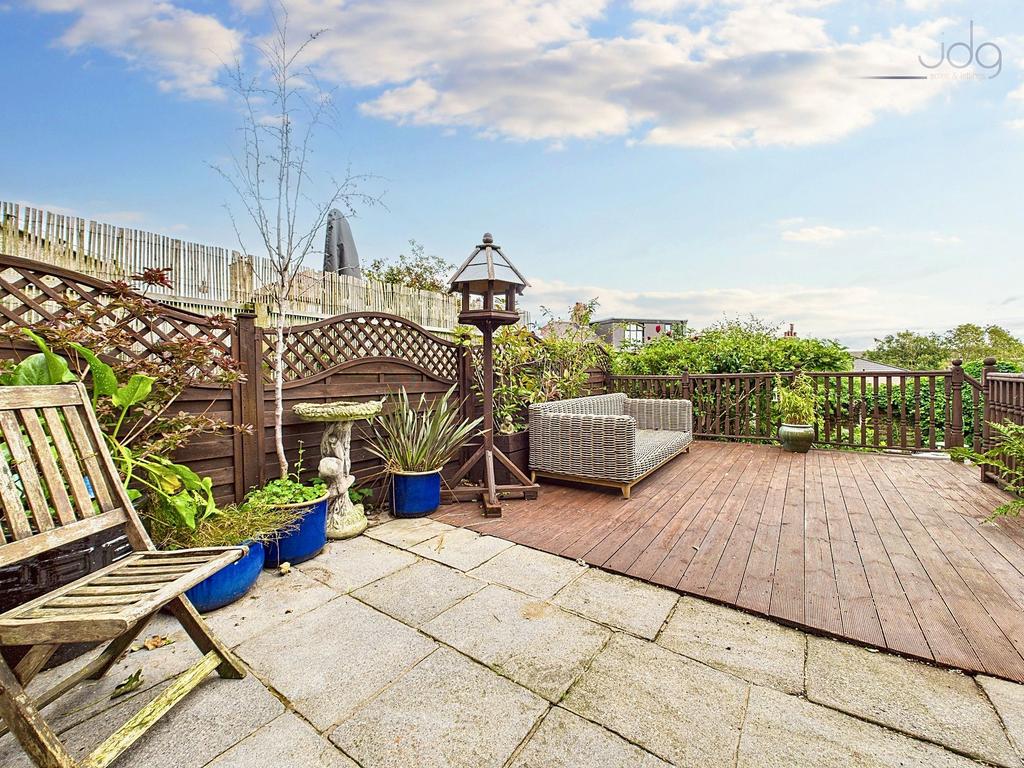 Spacious garden with a mixed of decking,...