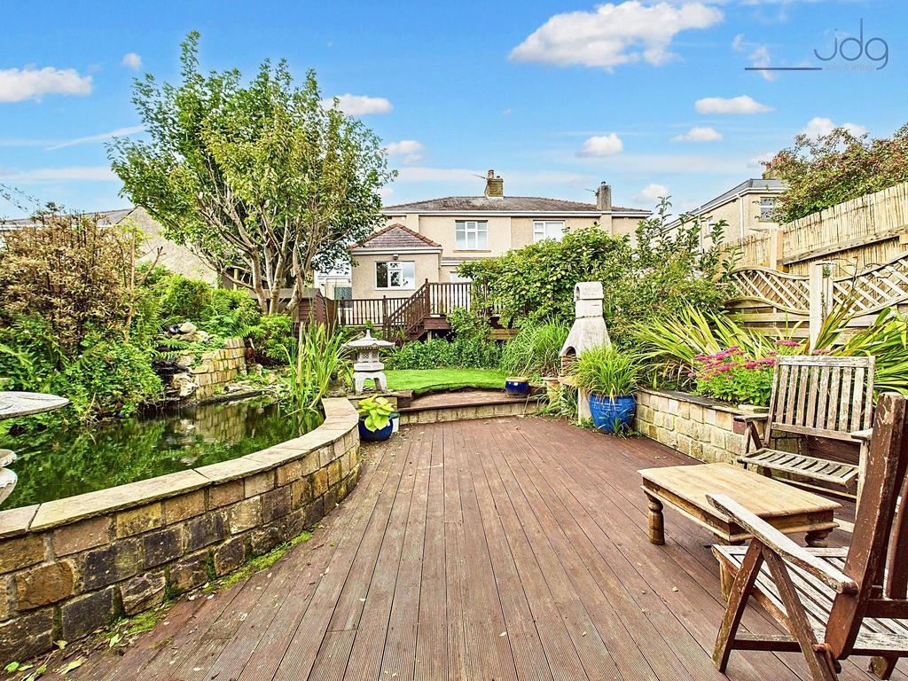 Spacious garden with a mixed of decking,...