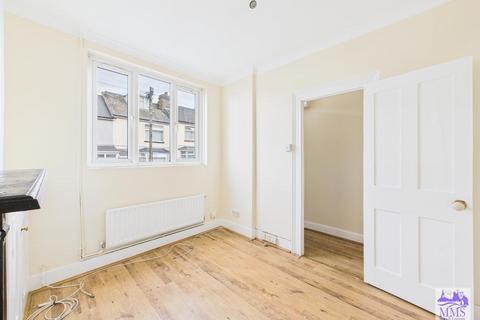 3 bedroom terraced house for sale, Castle Road, Chatham