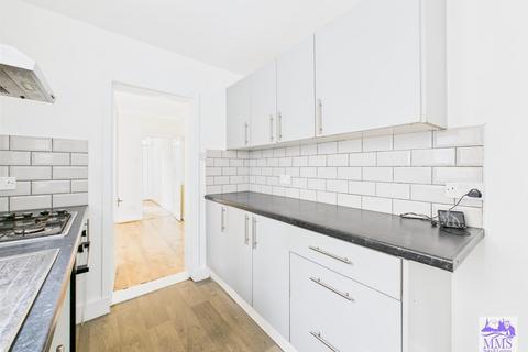 3 bedroom terraced house for sale, Castle Road, Chatham