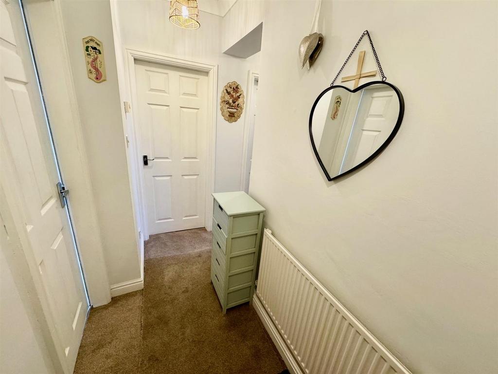 Hallway 2.jpg