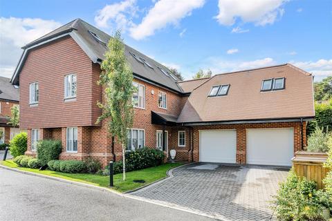 Caversham Close, Coulsdon