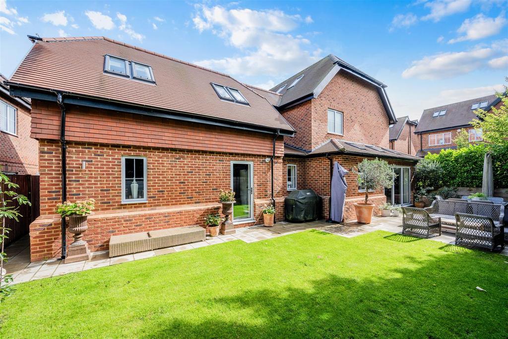 CAVERSHAM CLOSE, 5 (4).jpg