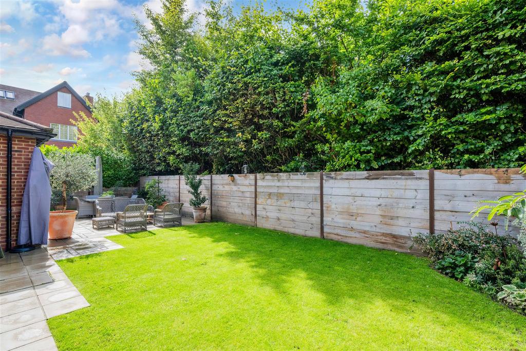 CAVERSHAM CLOSE, 5 (3).jpg