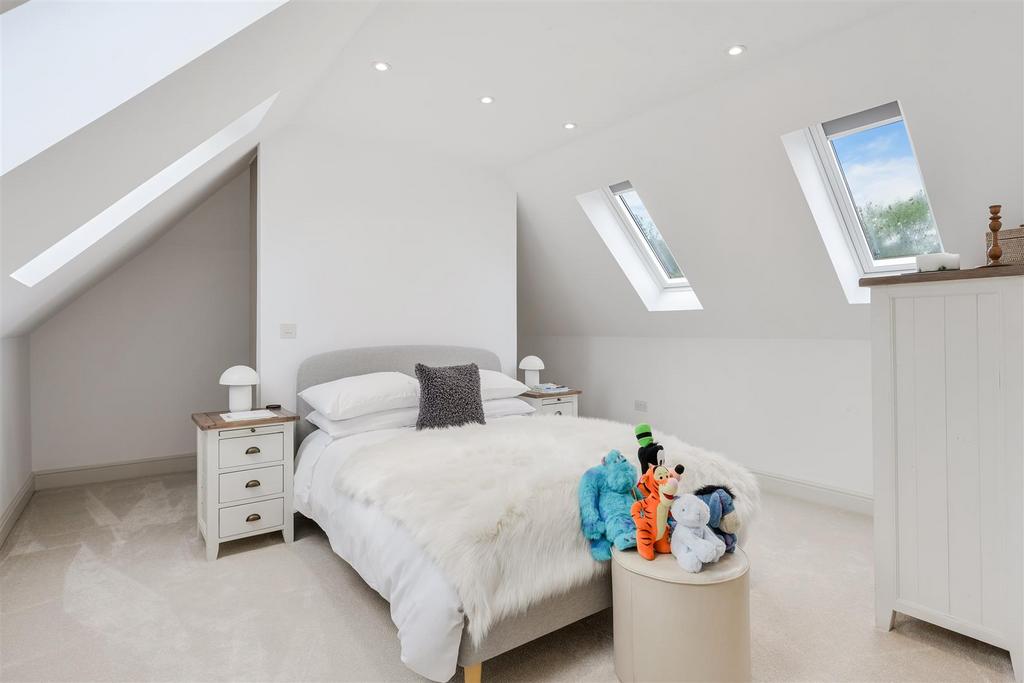 CAVERSHAM CLOSE, 5 (25).jpg