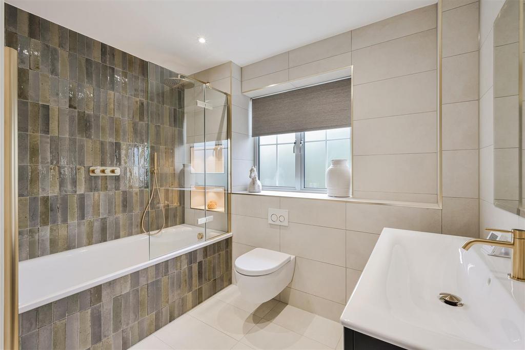 CAVERSHAM CLOSE, 5 (18).jpg