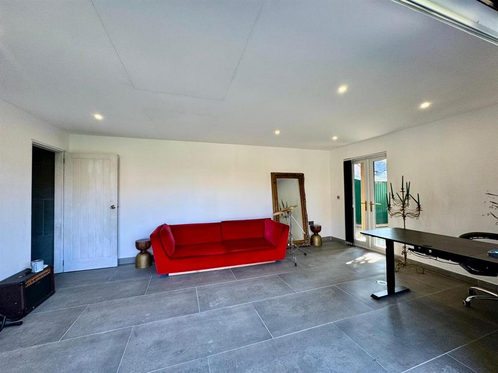 Whats App Image 2025-09-25 at 15.07.22 (8).jpeg