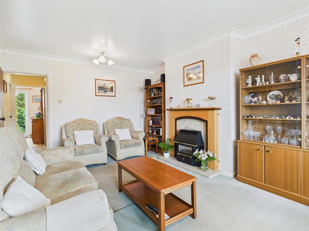 Lounge/Dining Room