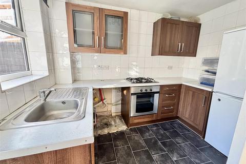 undefined, Old Pond Close, Surrey GU15