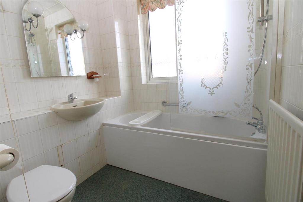 Bathroom.JPG
