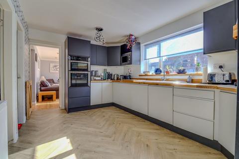 4 bedroom detached house for sale, Fishponds Close, Glenfield, LE3