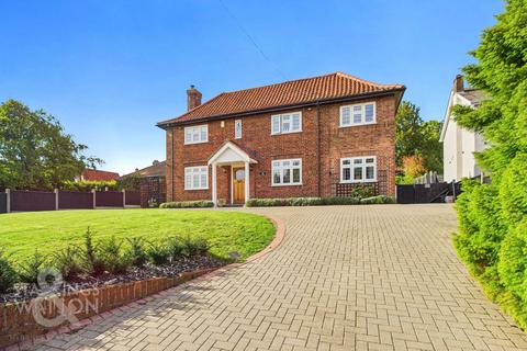 The Street, Brockdish, Diss