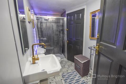1 bedroom apartment to rent, Regency Square, Brighton