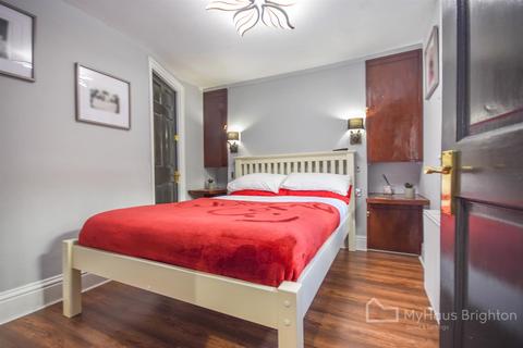 1 bedroom apartment to rent, Regency Square, Brighton
