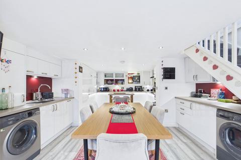 4 bedroom end of terrace house for sale, Goshen Road, Torquay
