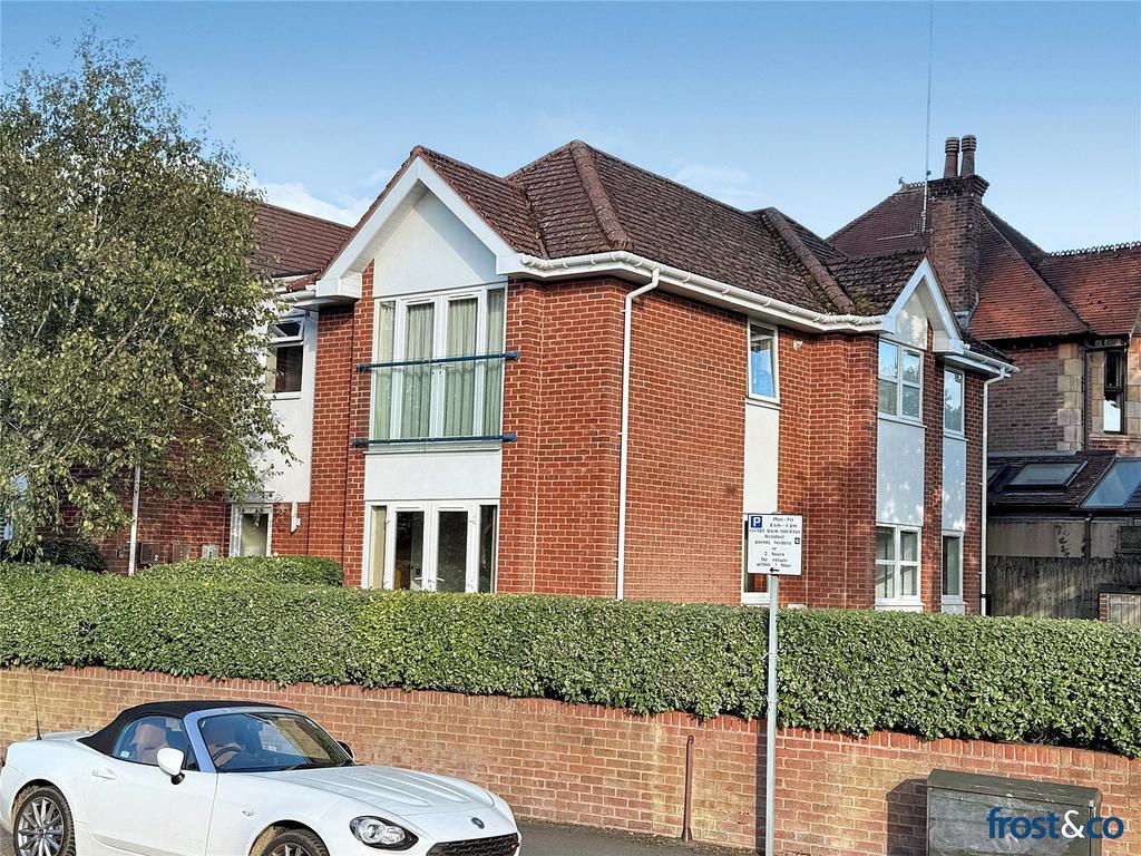 Glenair Avenue