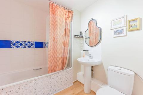 2 bedroom flat for sale, Harrison House, Martineau Square, Whitechapel, London, E1