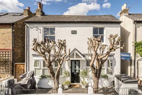 Milton Road, Hampton TW12