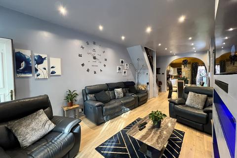 2 bedroom terraced house for sale, Vine Street, Gorton