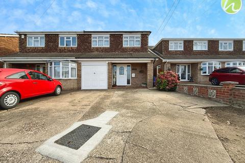 Chamberlain Avenue, Corringham, SS17