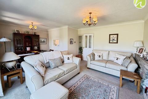 4 bedroom semi-detached house for sale, Chamberlain Avenue, Corringham, SS17