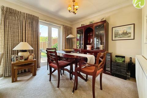 4 bedroom semi-detached house for sale, Chamberlain Avenue, Corringham, SS17