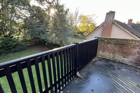 3 bedroom flat to rent, Gervis Road, Bournemouth,