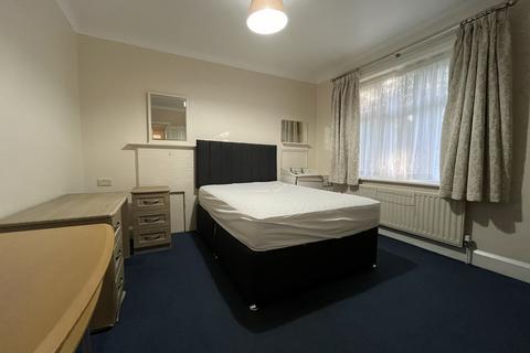 3 bedroom flat to rent, Gervis Road, Bournemouth,