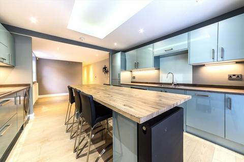 3 bedroom flat for sale, Montgomery Road, London W4
