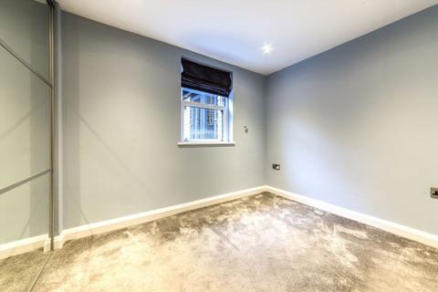 3 bedroom flat for sale, Montgomery Road, London W4