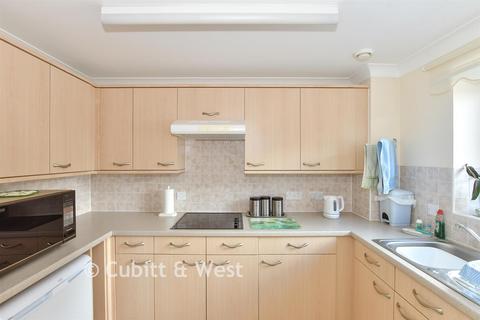 1 bedroom flat for sale, Grange Road, Uckfield, East Sussex