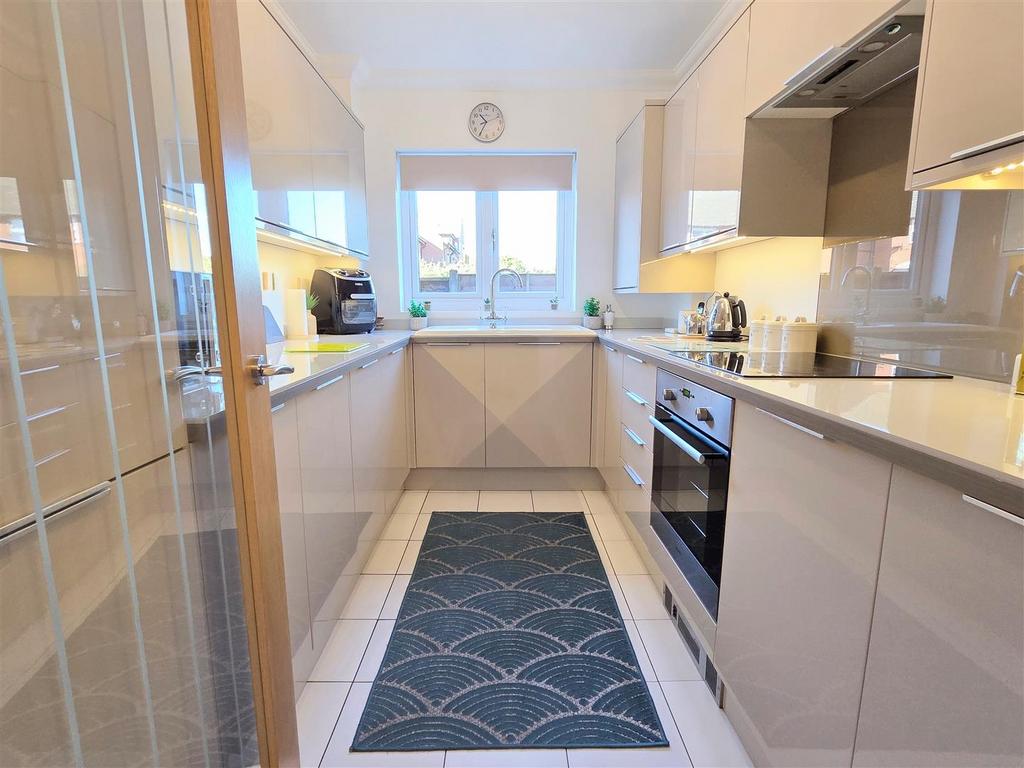 Fitted kitchen