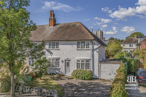 3 bedroom house for sale, Theydon Grove, Woodford Green, IG8