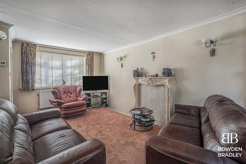 3 bedroom house for sale, Theydon Grove, Woodford Green, IG8