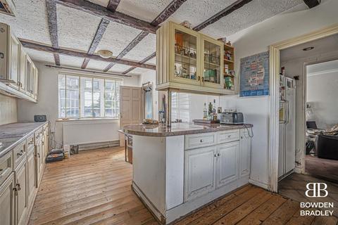 3 bedroom house for sale, Theydon Grove, Woodford Green, IG8