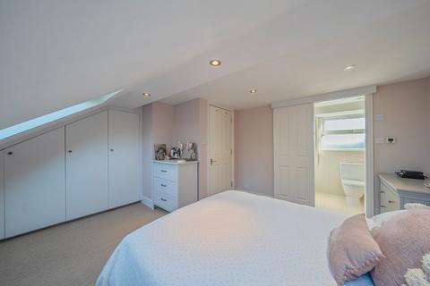16a Quicks Road, London, SW19 1EZ